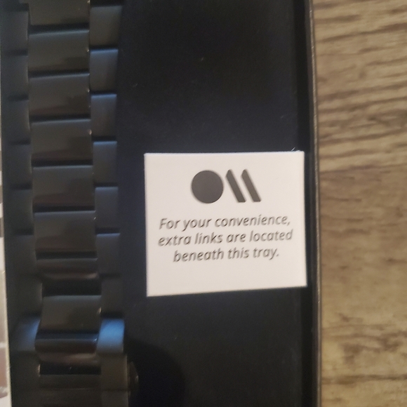 BRAND NEW APPLE WATCH BAND - Picture 3 of 3